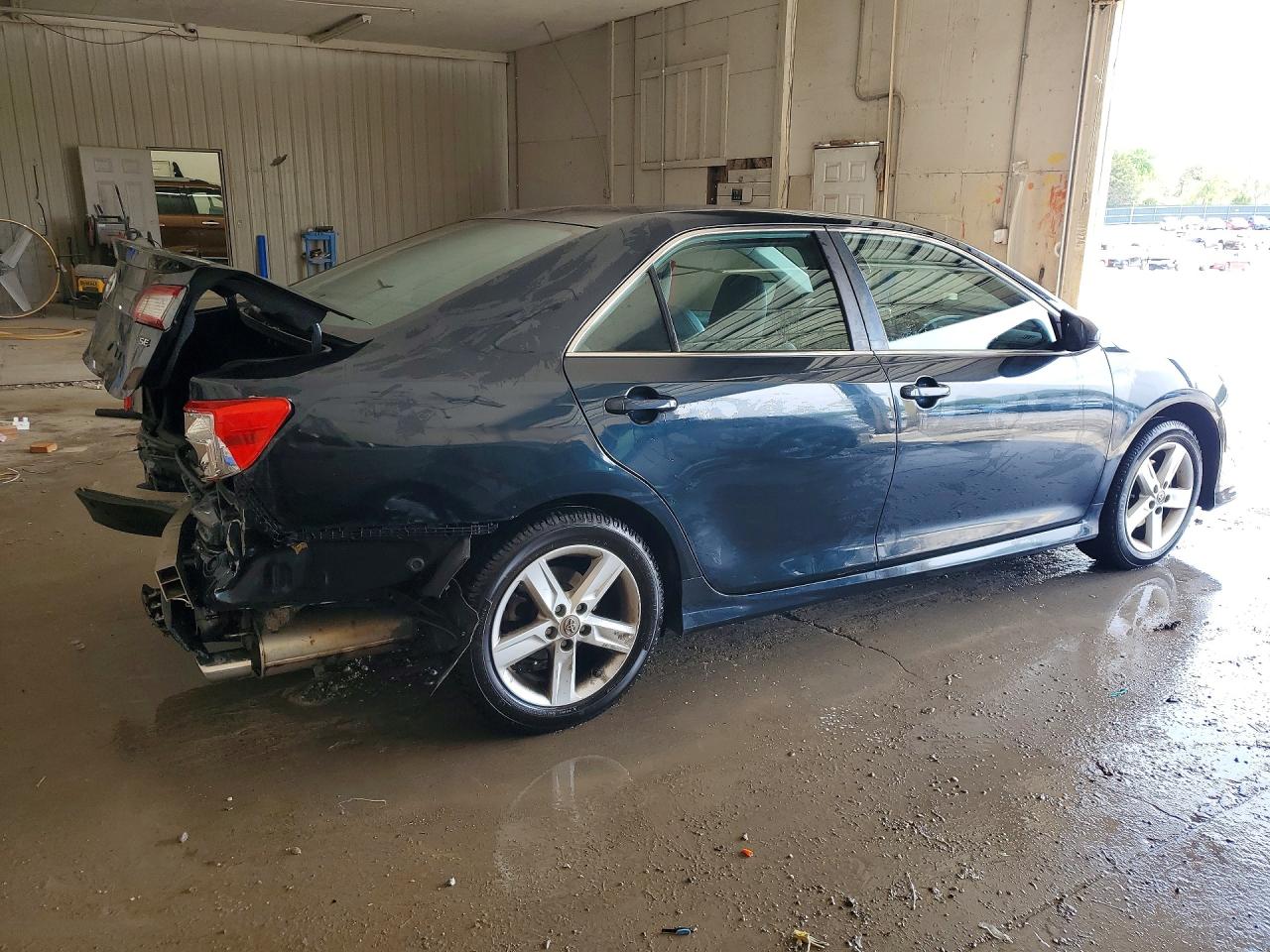 2012 TOYOTA CAMRY SE photo 5