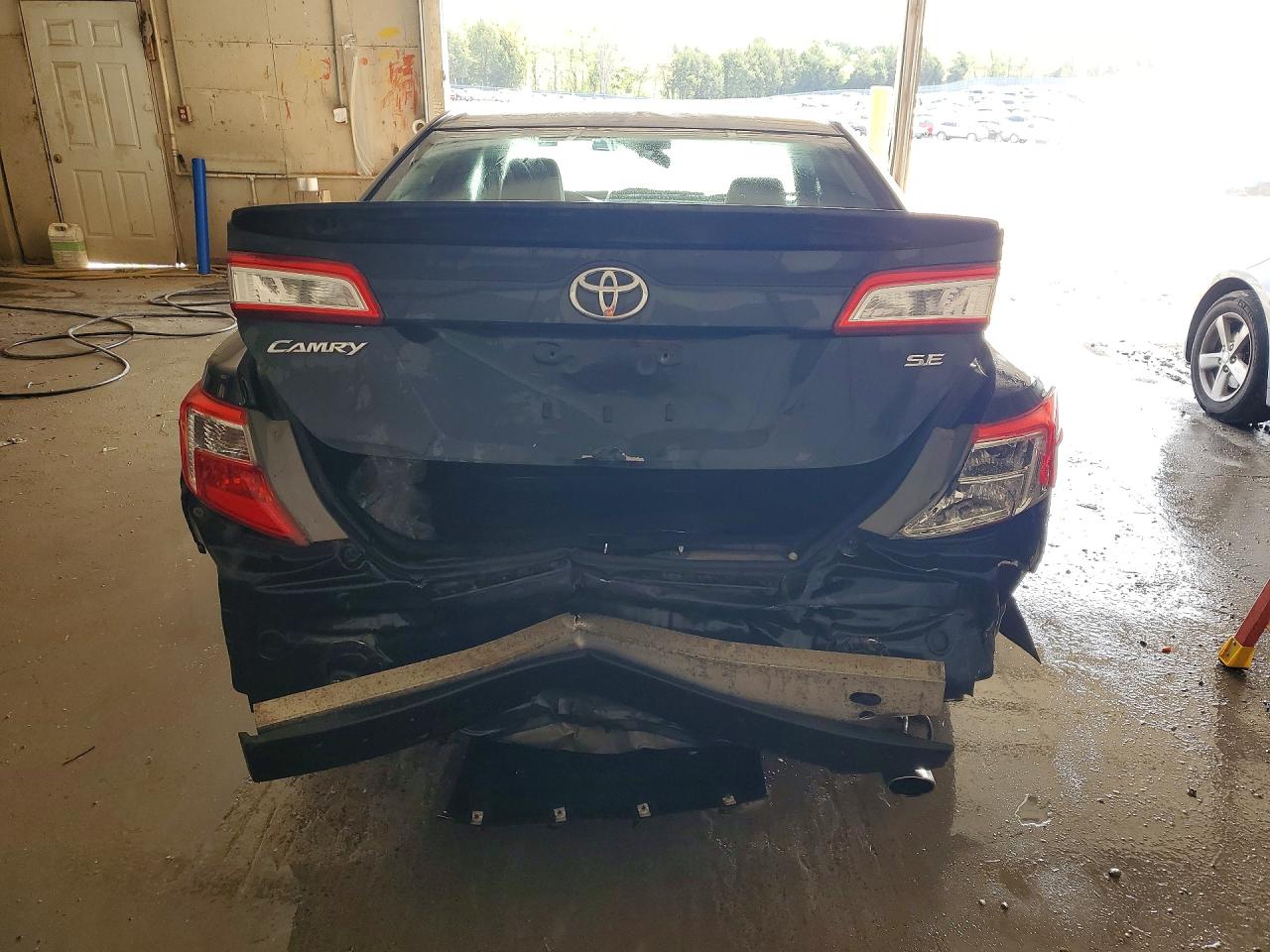 2012 TOYOTA CAMRY SE photo 11