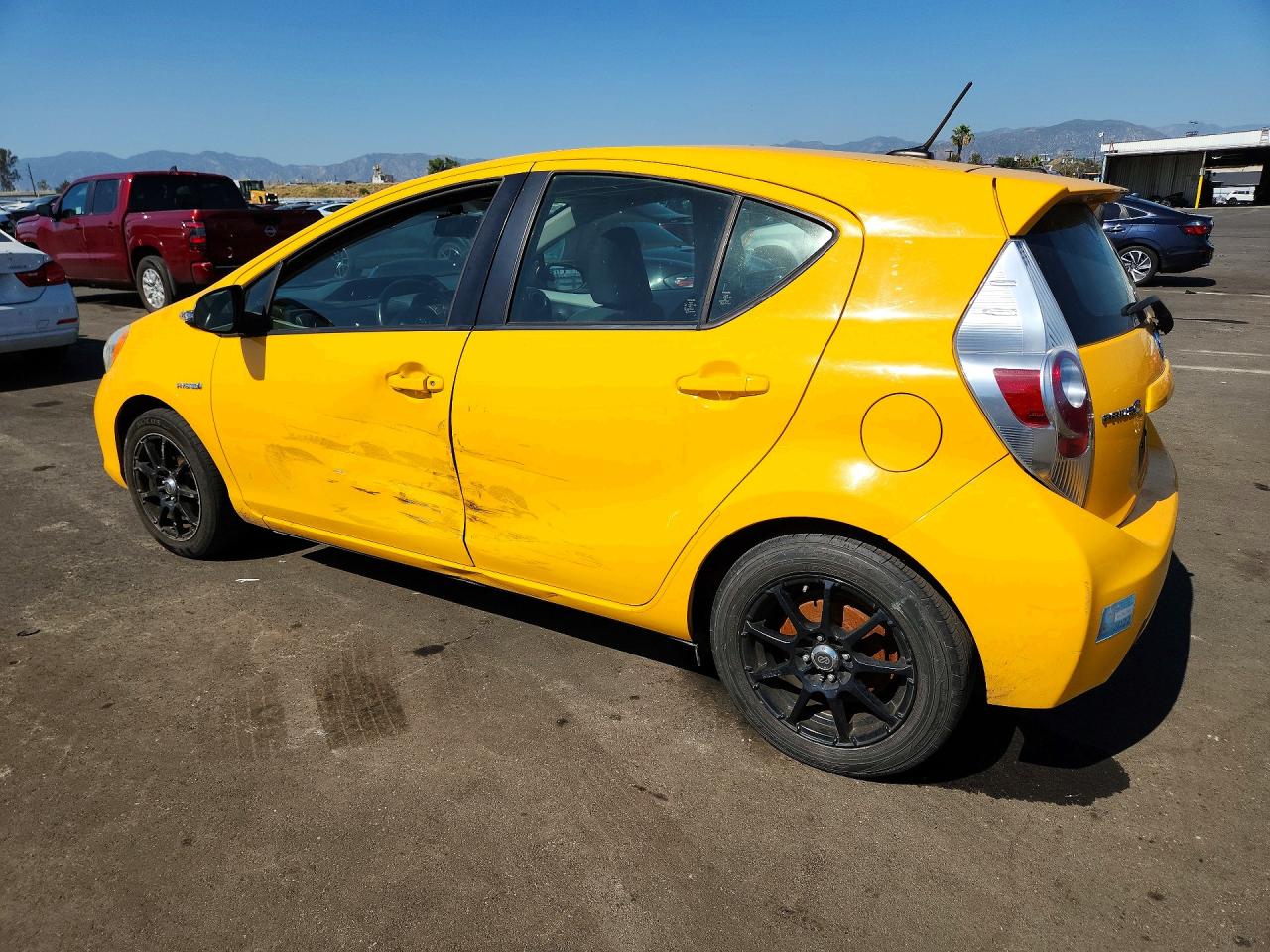 2014 TOYOTA PRIUS photo 2