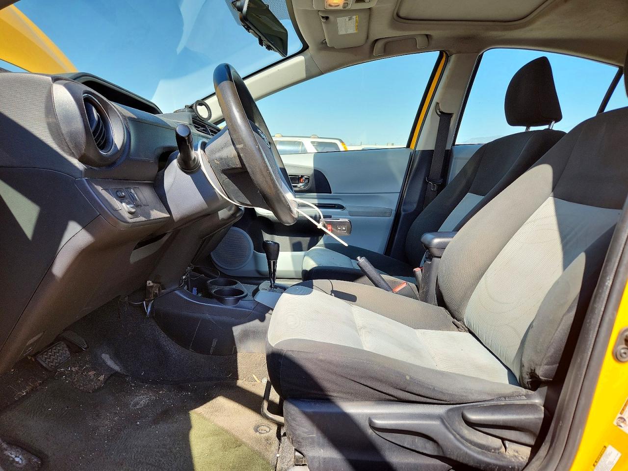2014 TOYOTA PRIUS photo 7
