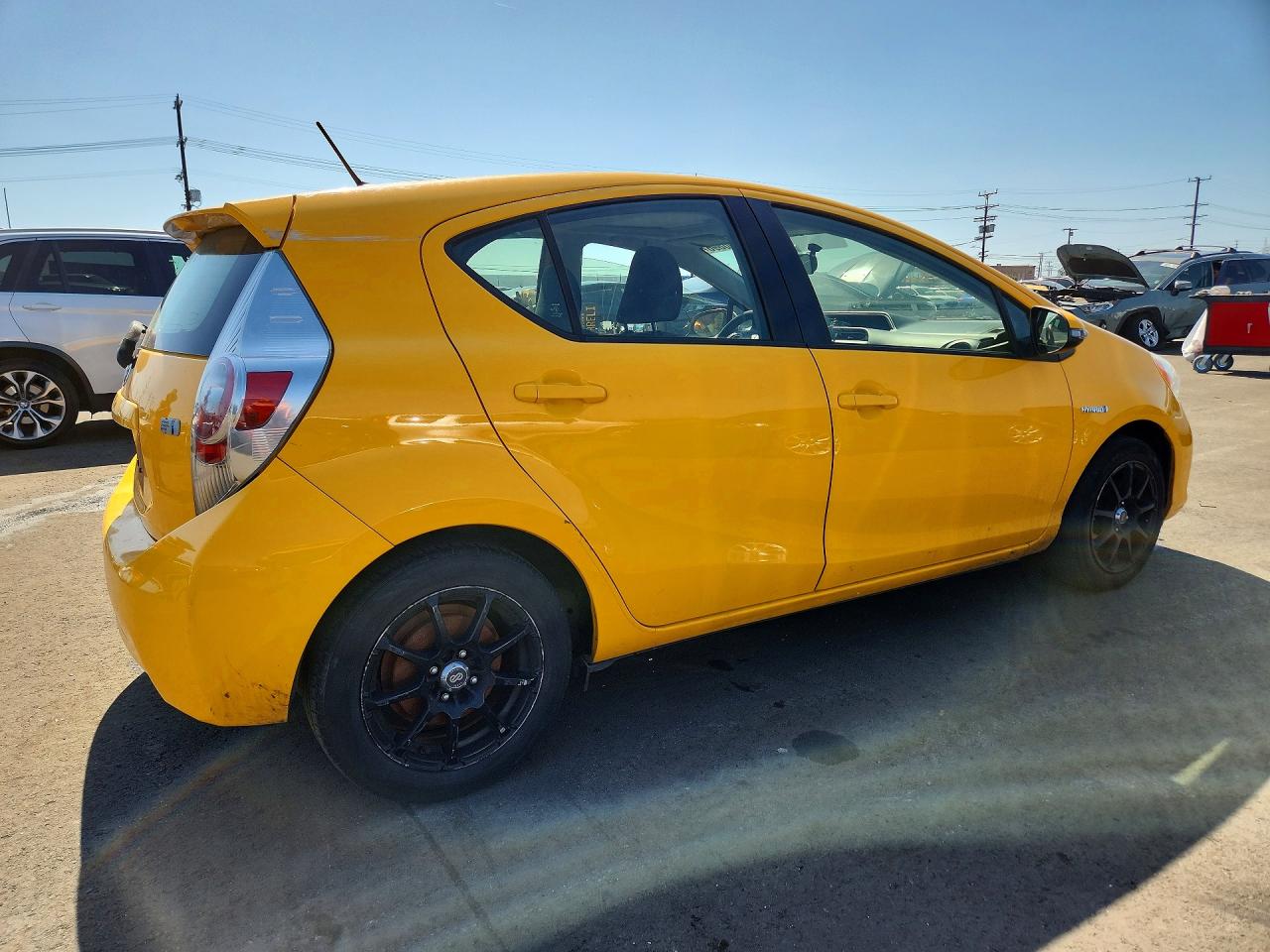 2014 TOYOTA PRIUS photo 3