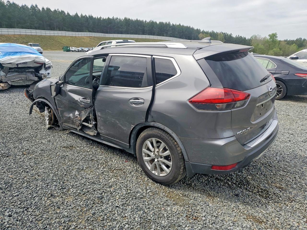 2018 NISSAN ROGUE SV photo 2