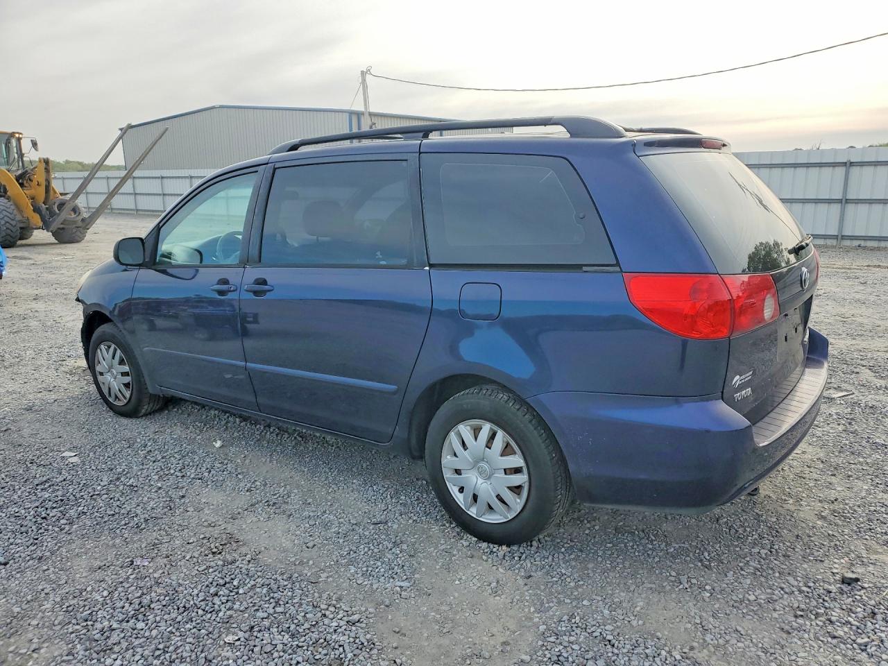 2007 TOYOTA SIENNA CE 7-PASSENGER photo 2