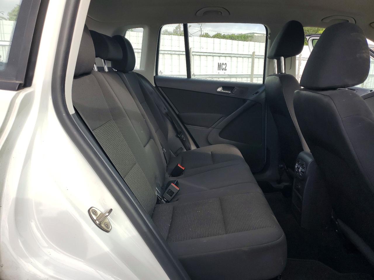 2017 VOLKSWAGEN TIGUAN S photo 28