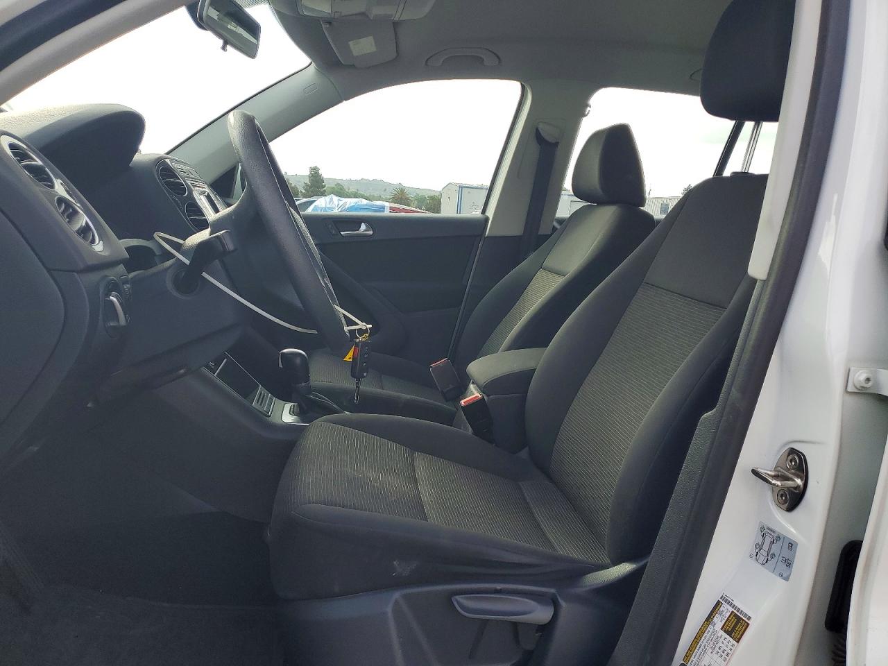2017 VOLKSWAGEN TIGUAN S photo 19