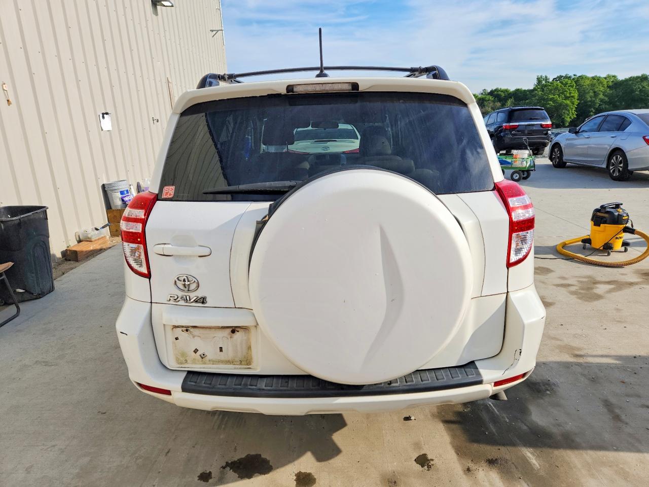 2011 TOYOTA RAV4 BASE photo 11