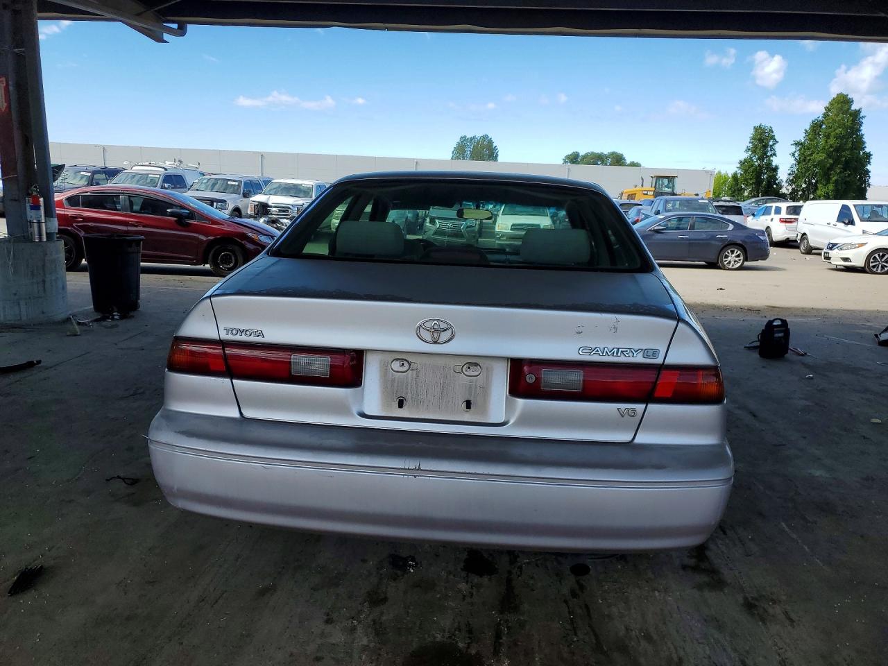 1997 TOYOTA CAMRY LE V6 photo 11