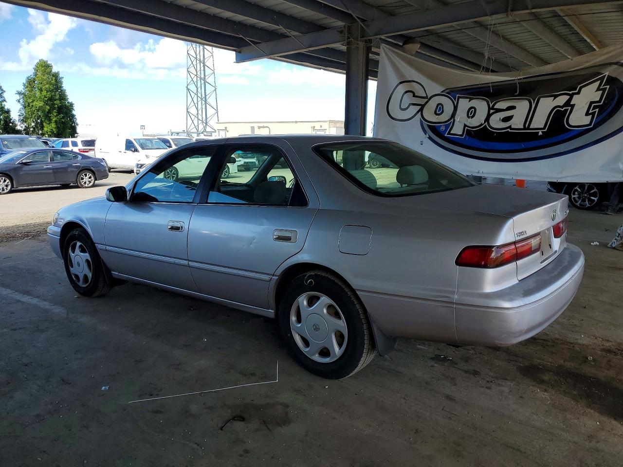 1997 TOYOTA CAMRY LE V6 photo 3