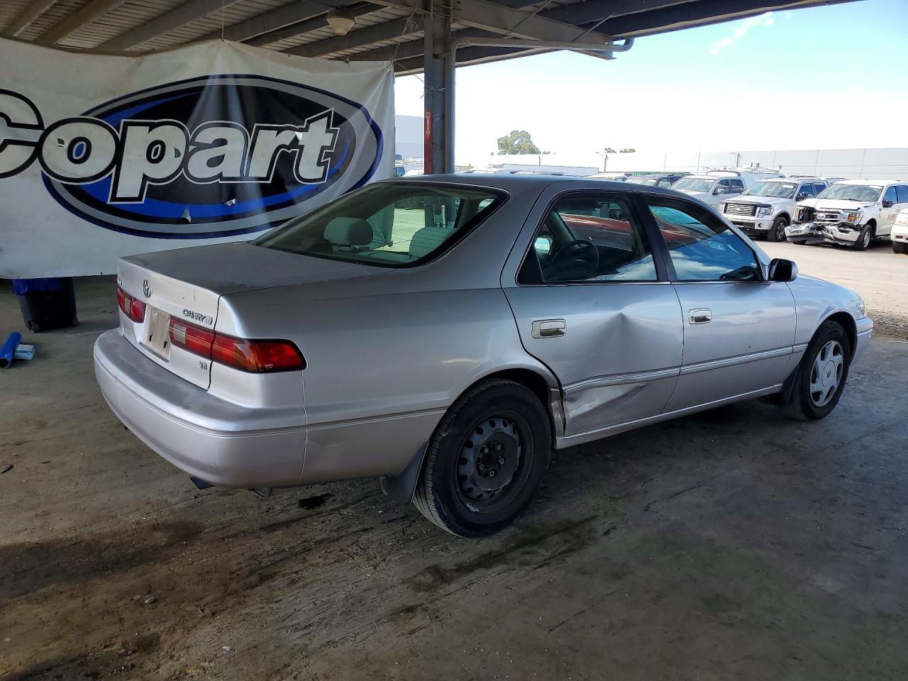 1997 TOYOTA CAMRY LE V6 photo 5