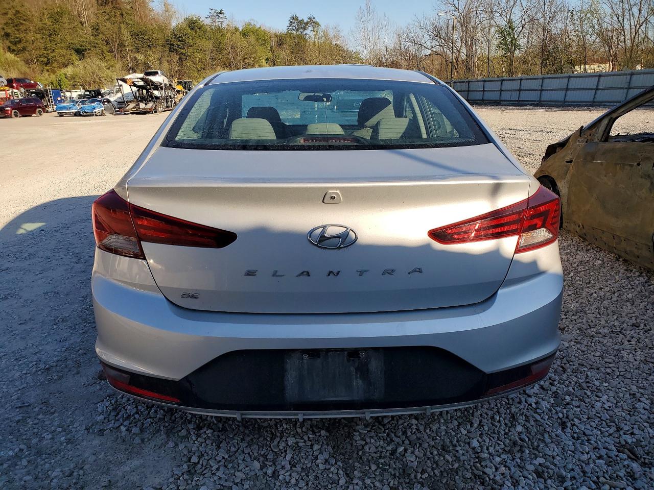 2019 HYUNDAI ELANTRA SE photo 11