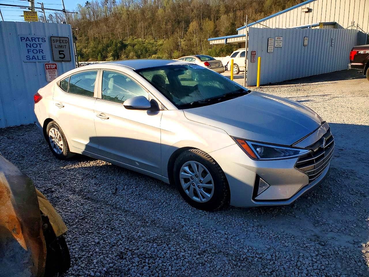 2019 HYUNDAI ELANTRA SE photo 7