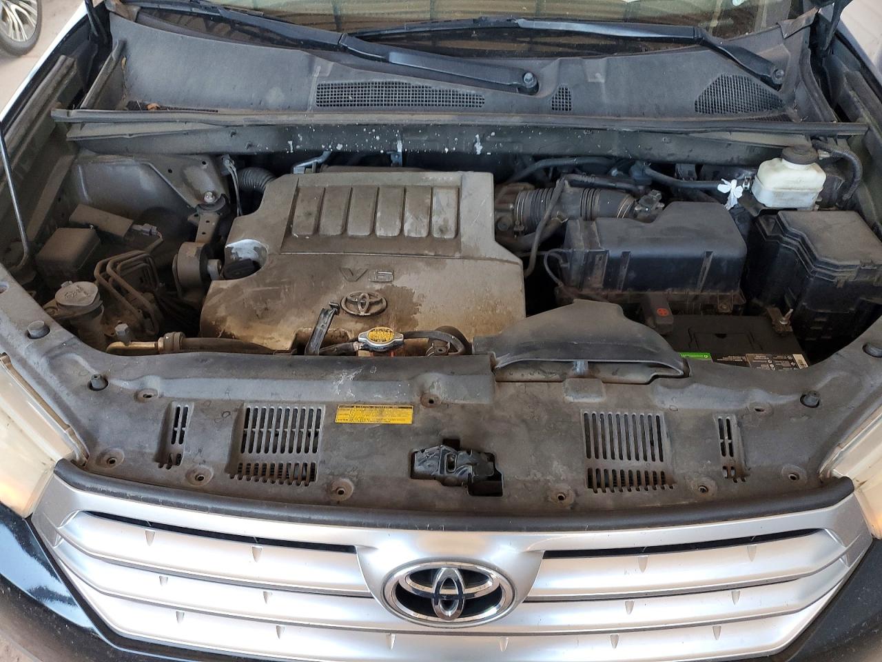 2012 TOYOTA HIGHLANDER SE photo 23