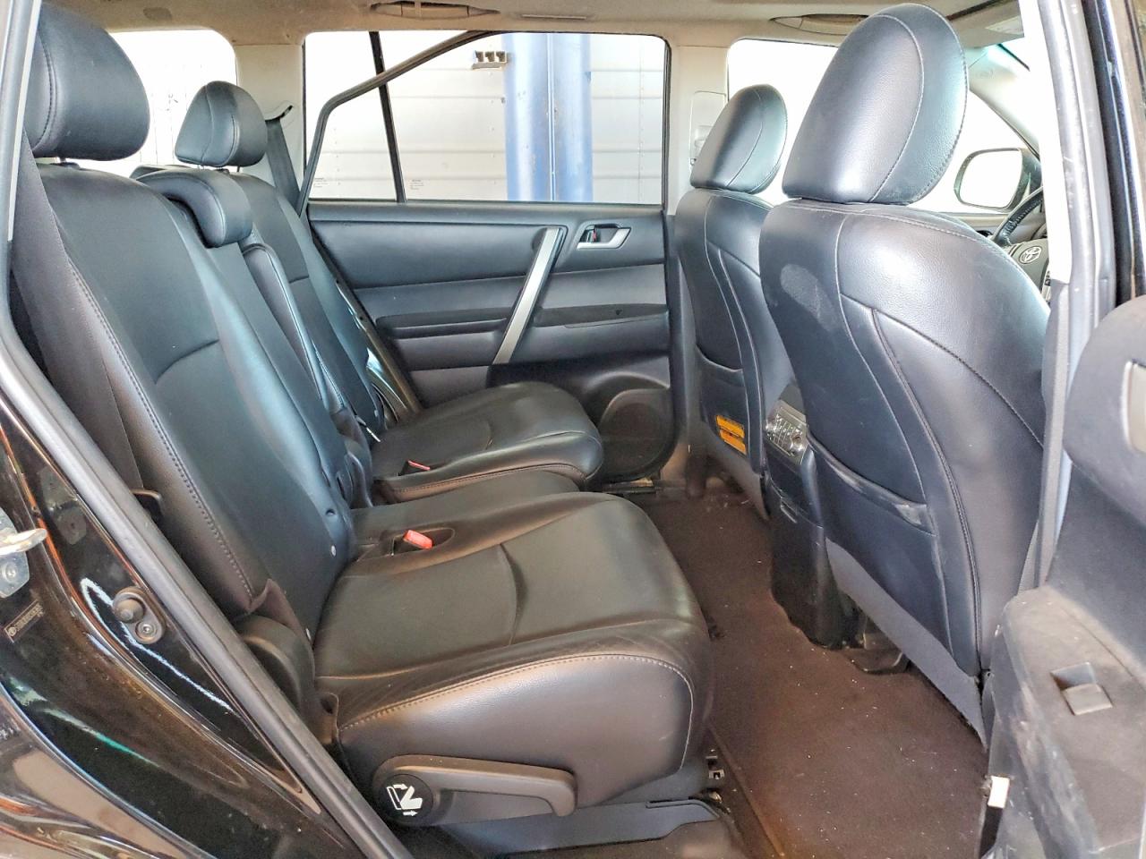 2012 TOYOTA HIGHLANDER SE photo 21