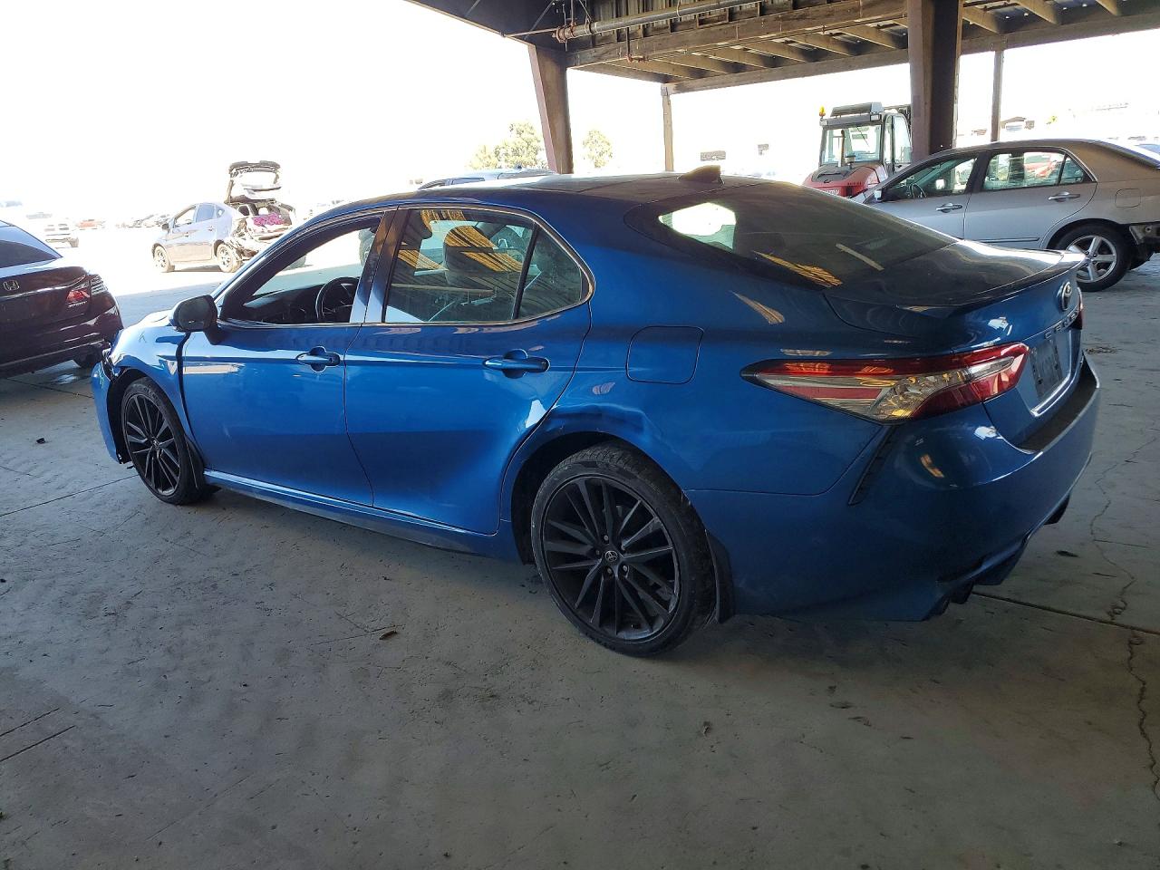 2019 TOYOTA CAMRY XSE photo 2