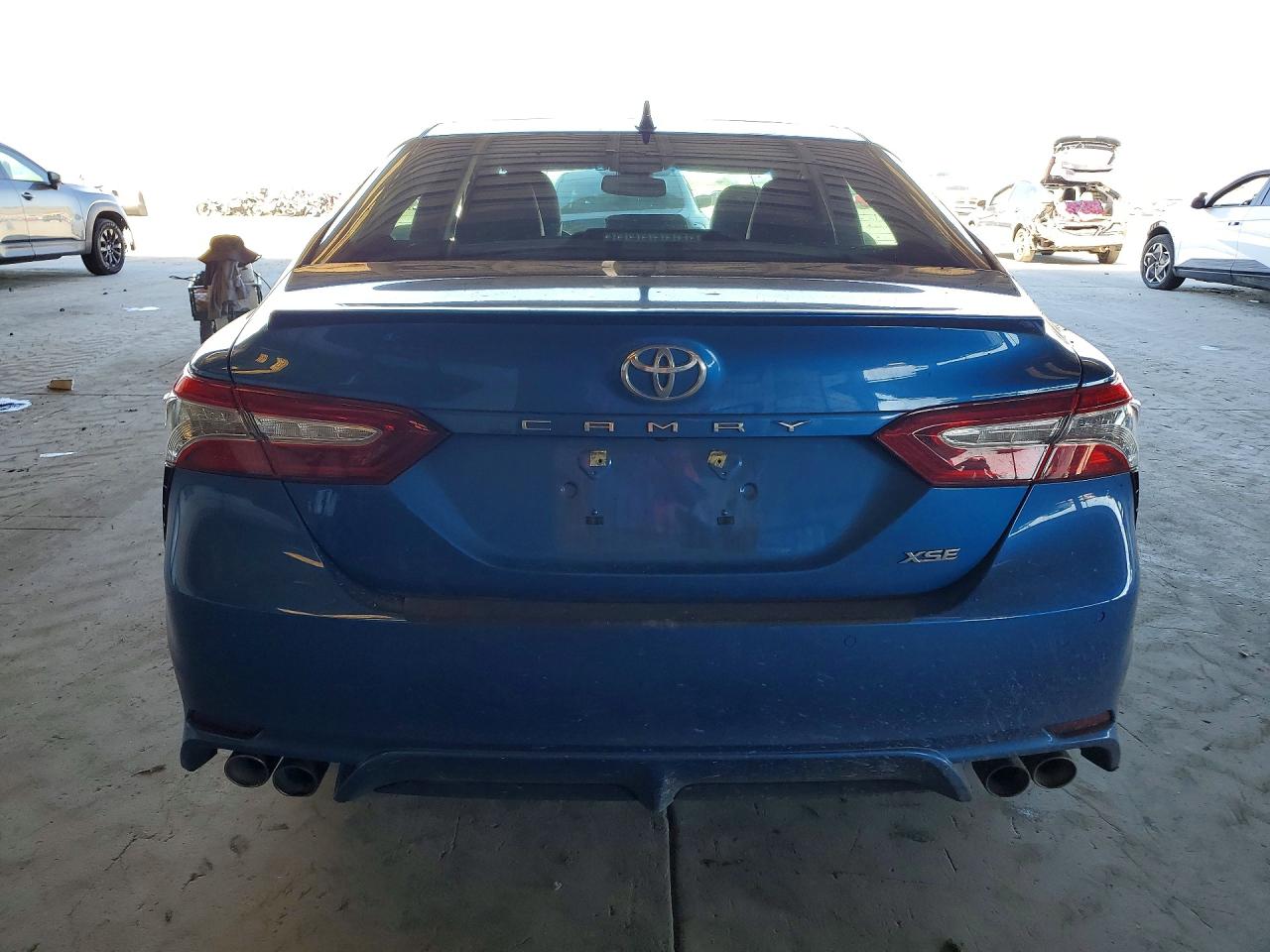 2019 TOYOTA CAMRY XSE photo 6