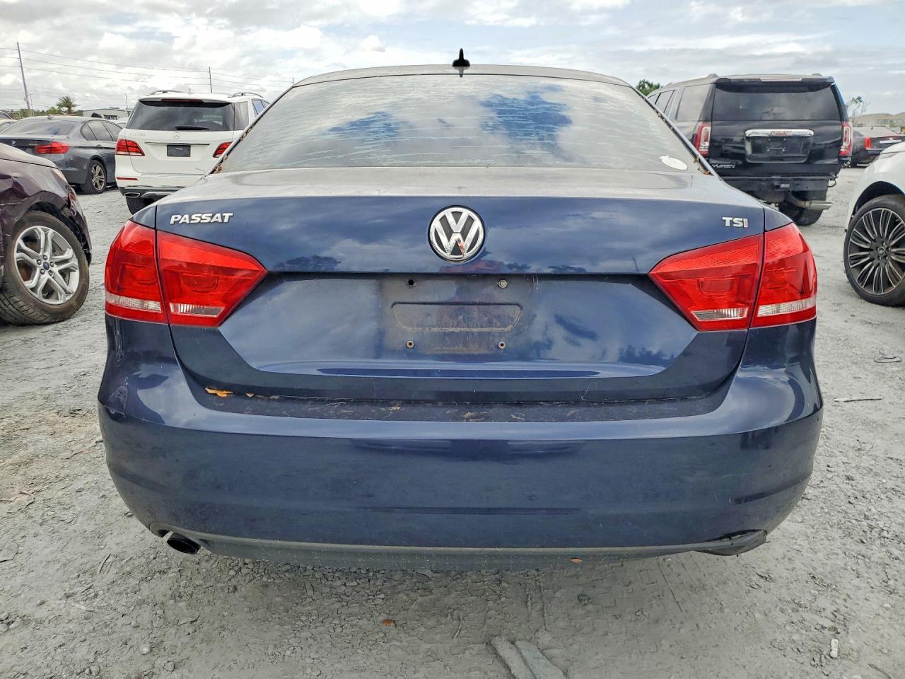 2015 VOLKSWAGEN PASSAT S photo 16