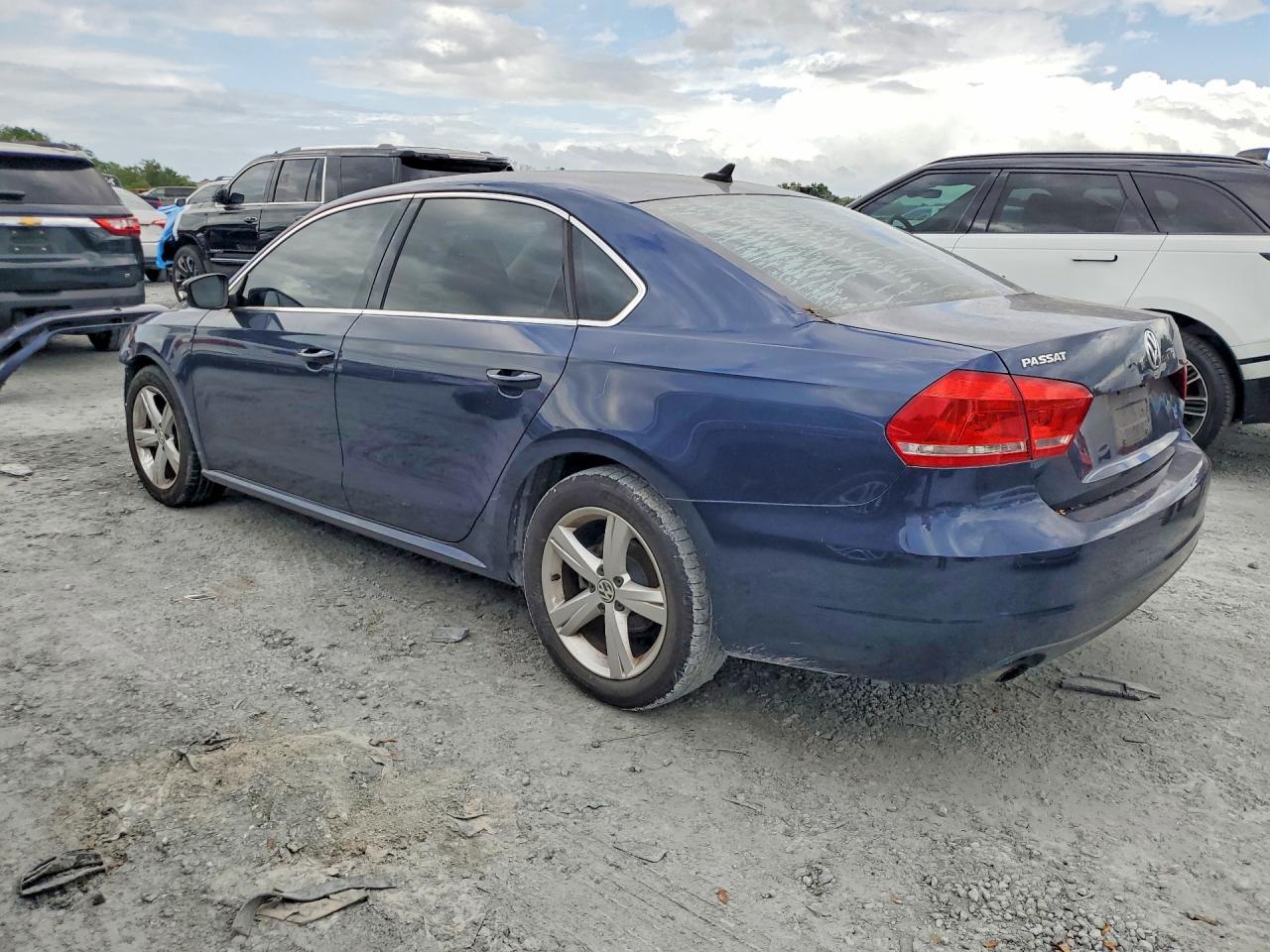 2015 VOLKSWAGEN PASSAT S photo 4