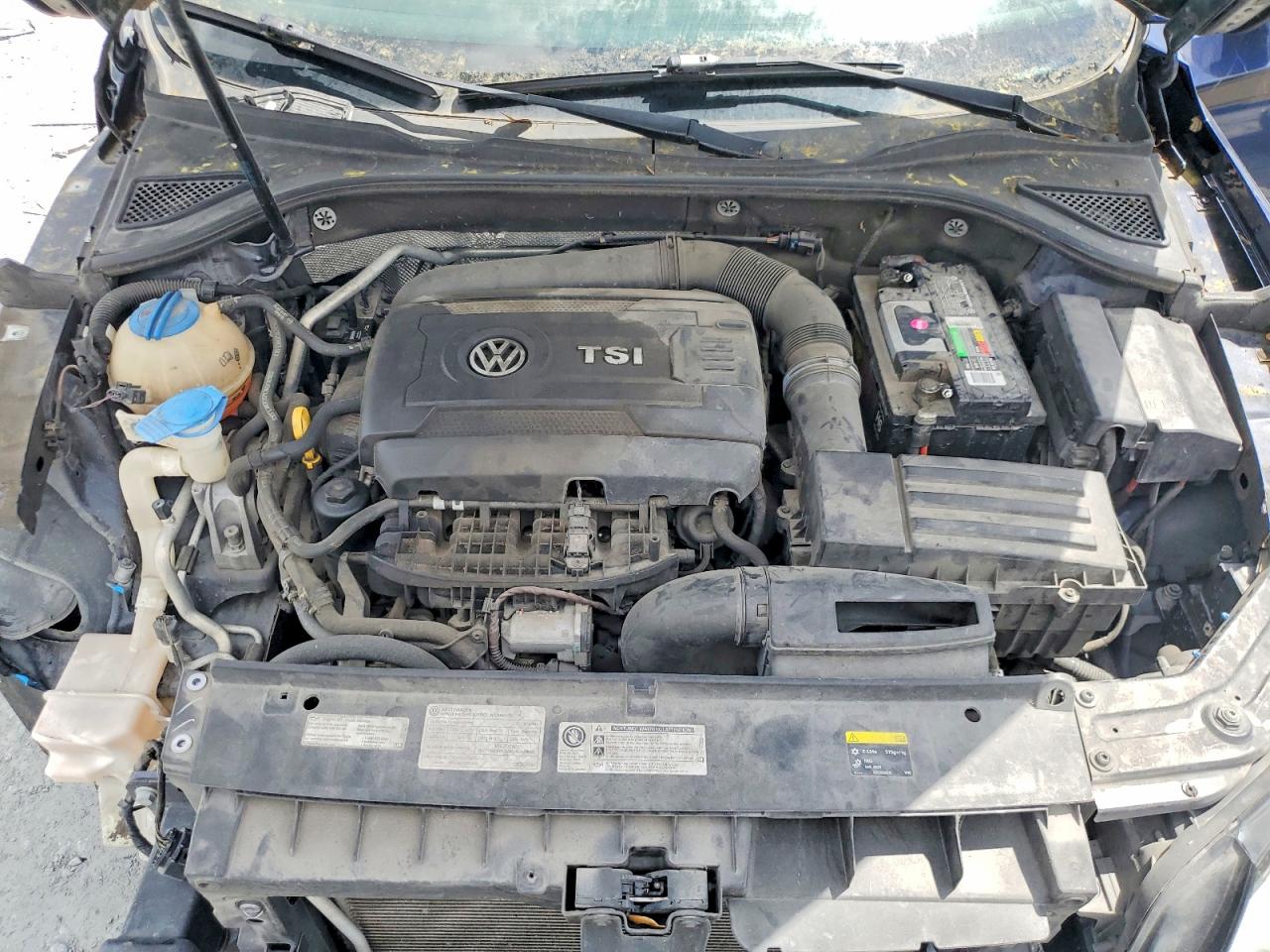 2015 VOLKSWAGEN PASSAT S photo 31