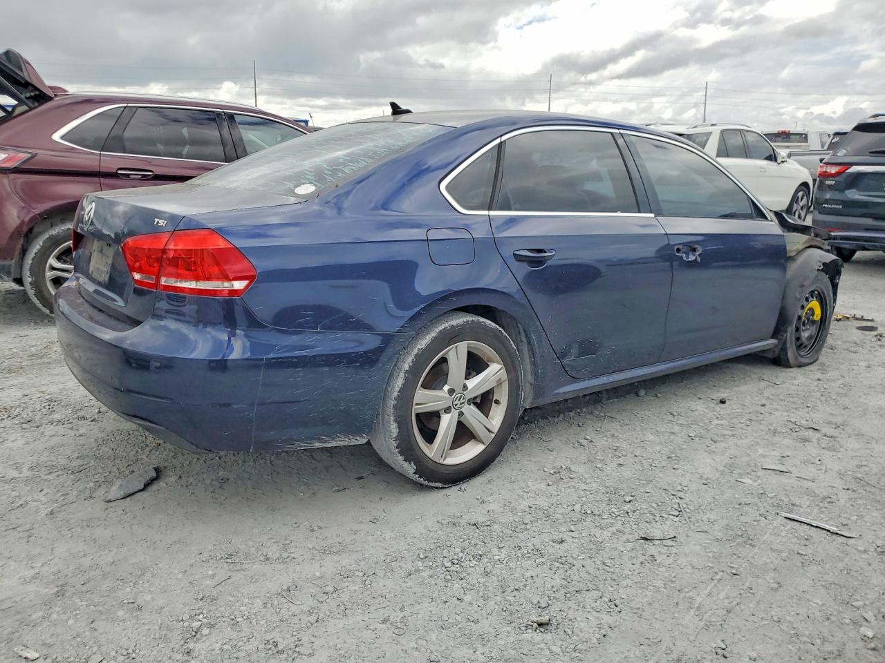 2015 VOLKSWAGEN PASSAT S photo 7