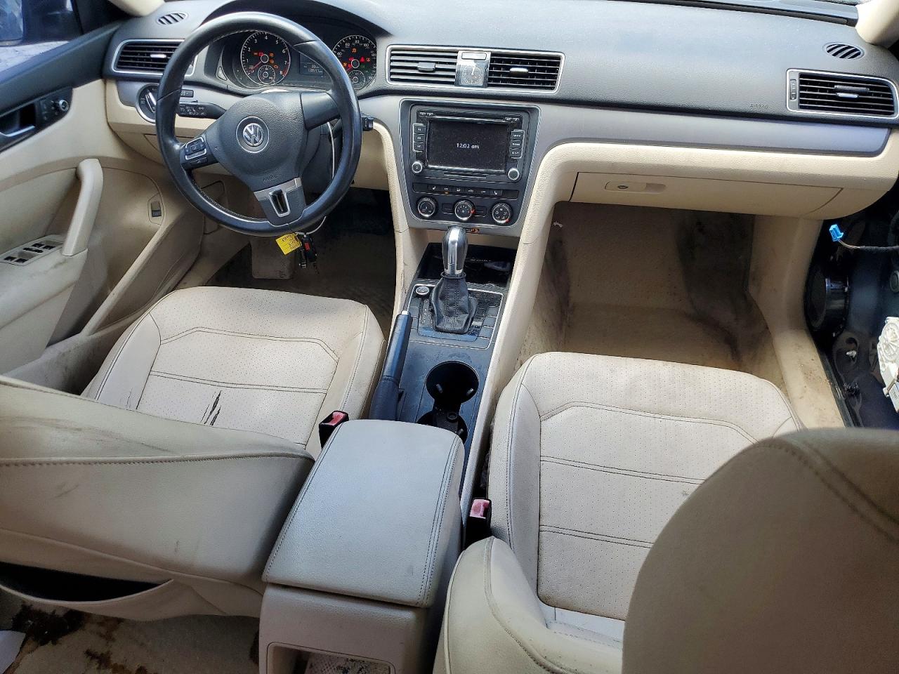 2015 VOLKSWAGEN PASSAT S photo 22