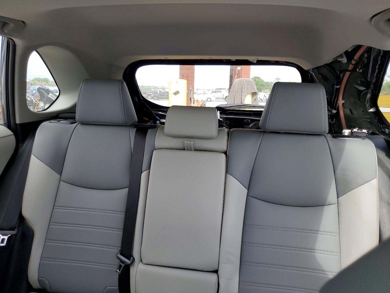 2025 TOYOTA RAV4 XLE PREMIUM photo 28