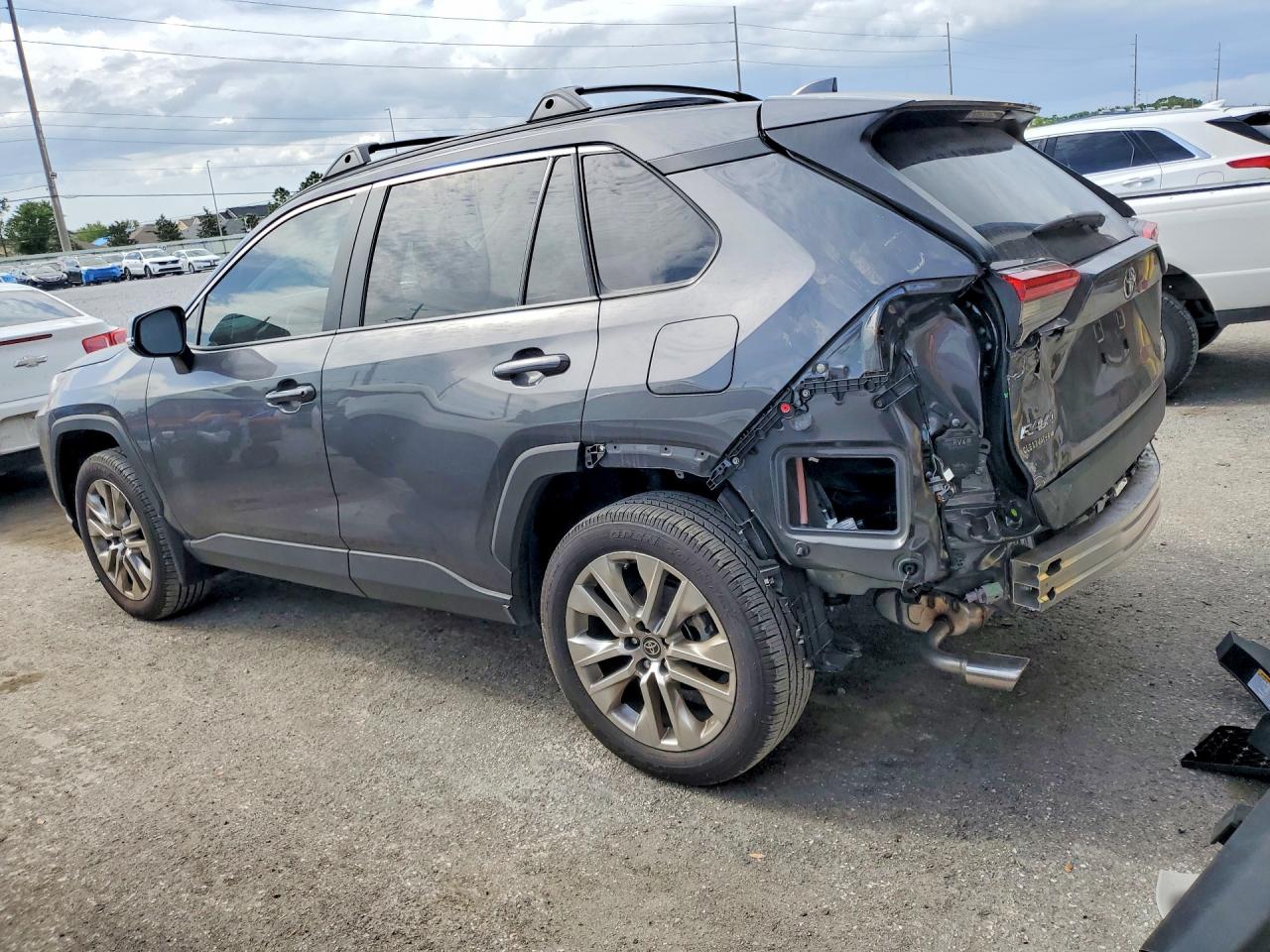 2025 TOYOTA RAV4 XLE PREMIUM photo 4