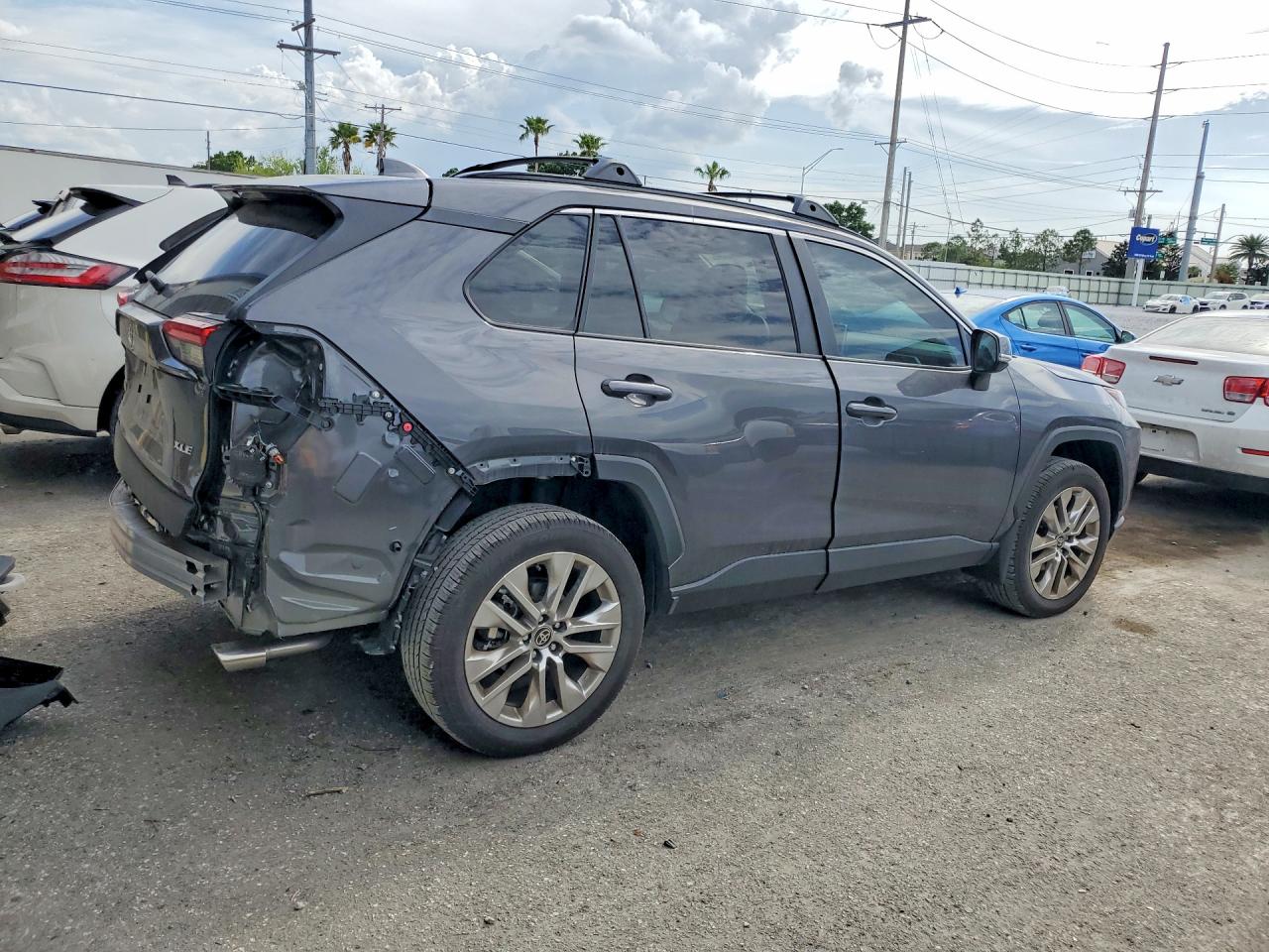 2025 TOYOTA RAV4 XLE PREMIUM photo 7