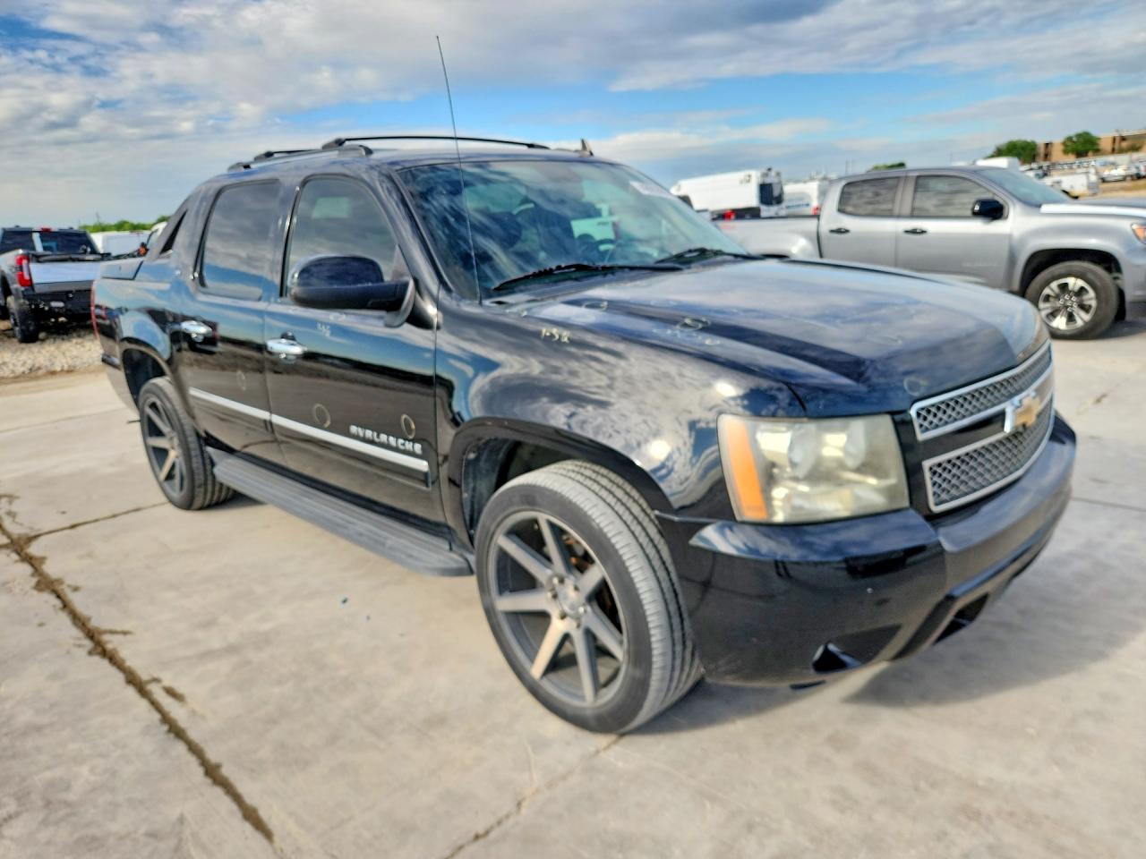 2011 CHEVROLET AVALANCHE LT photo 7