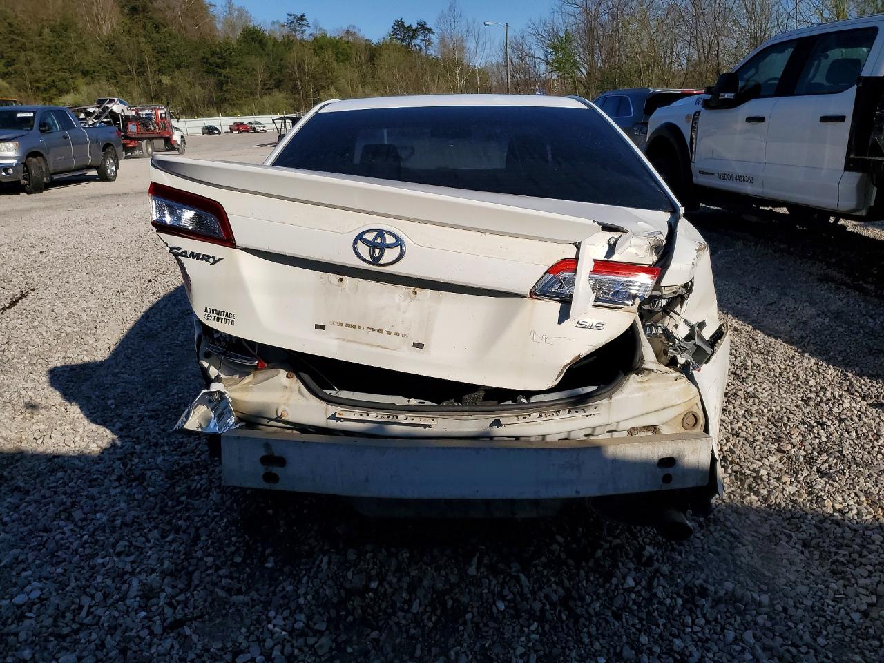 2012 TOYOTA CAMRY SE photo 11