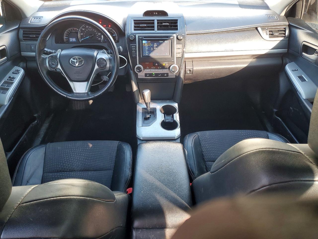 2012 TOYOTA CAMRY SE photo 15
