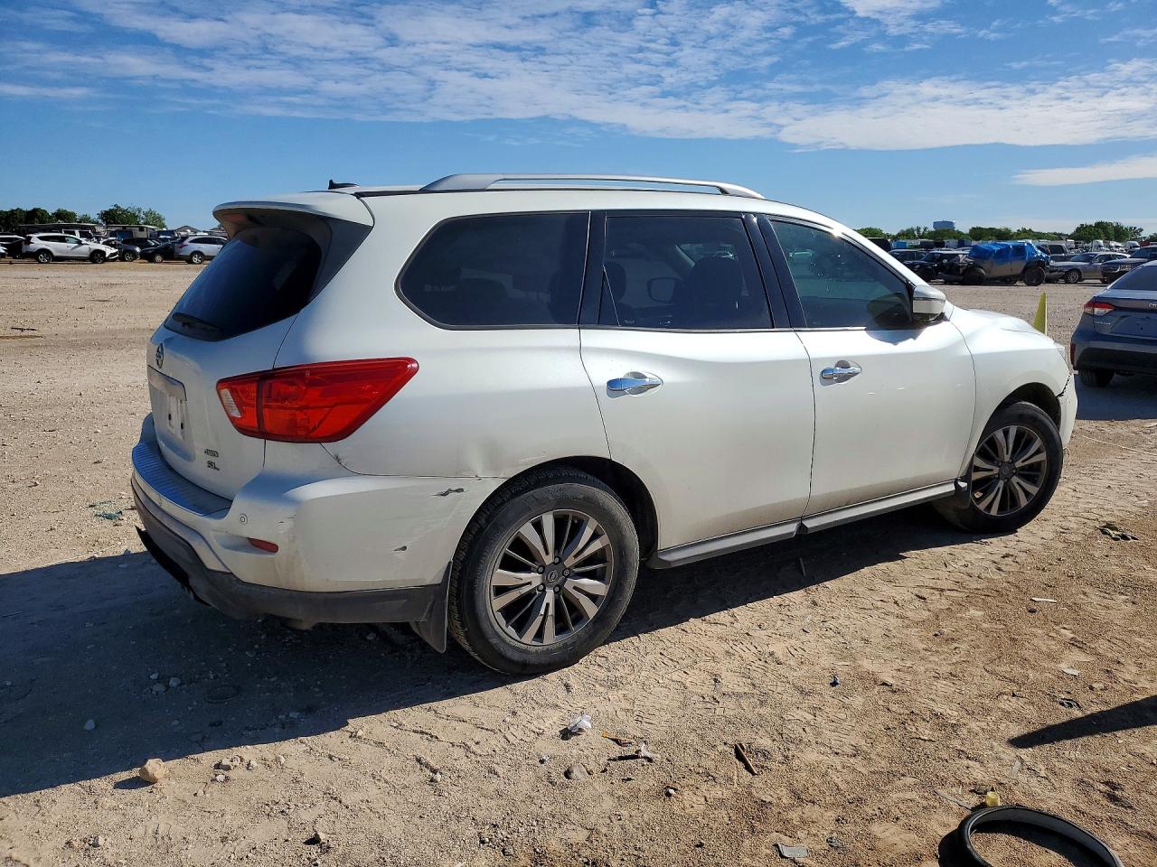 2017 NISSAN PATHFINDER SL photo 5