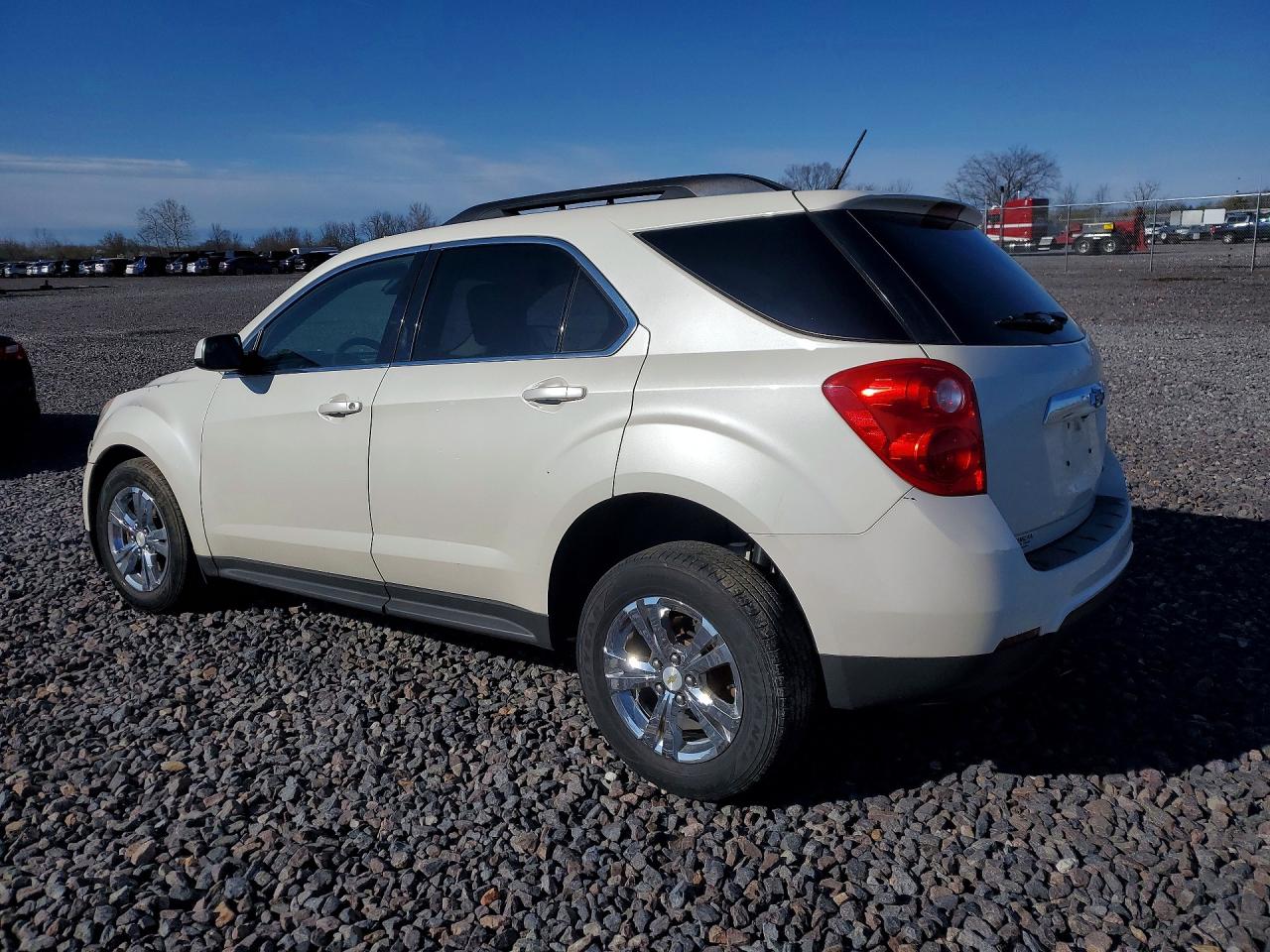 2014 CHEVROLET EQUINOX LT photo 2