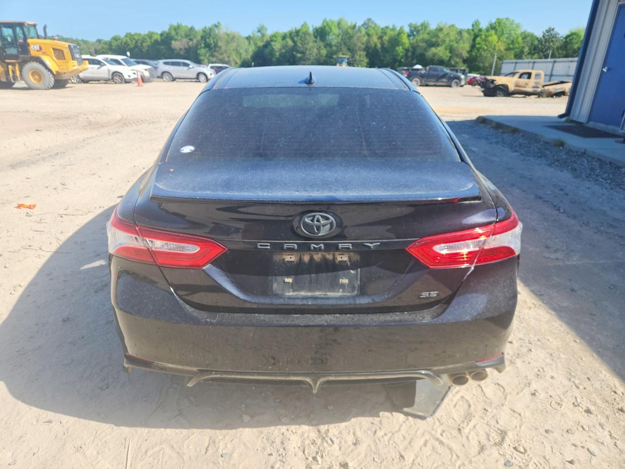 2020 TOYOTA CAMRY SE photo 16