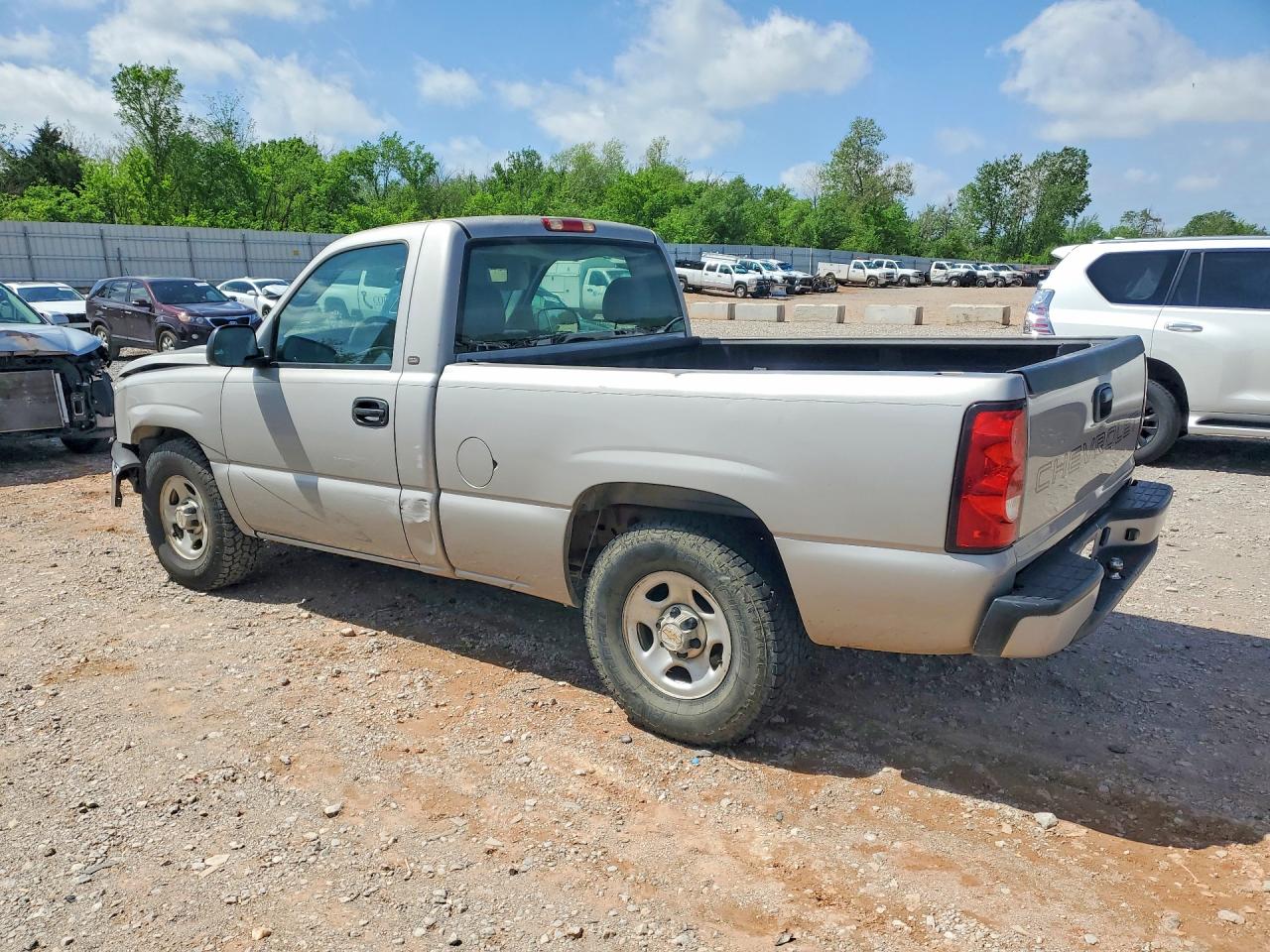 2004 CHEVROLET SILVERADO C1500 photo 4