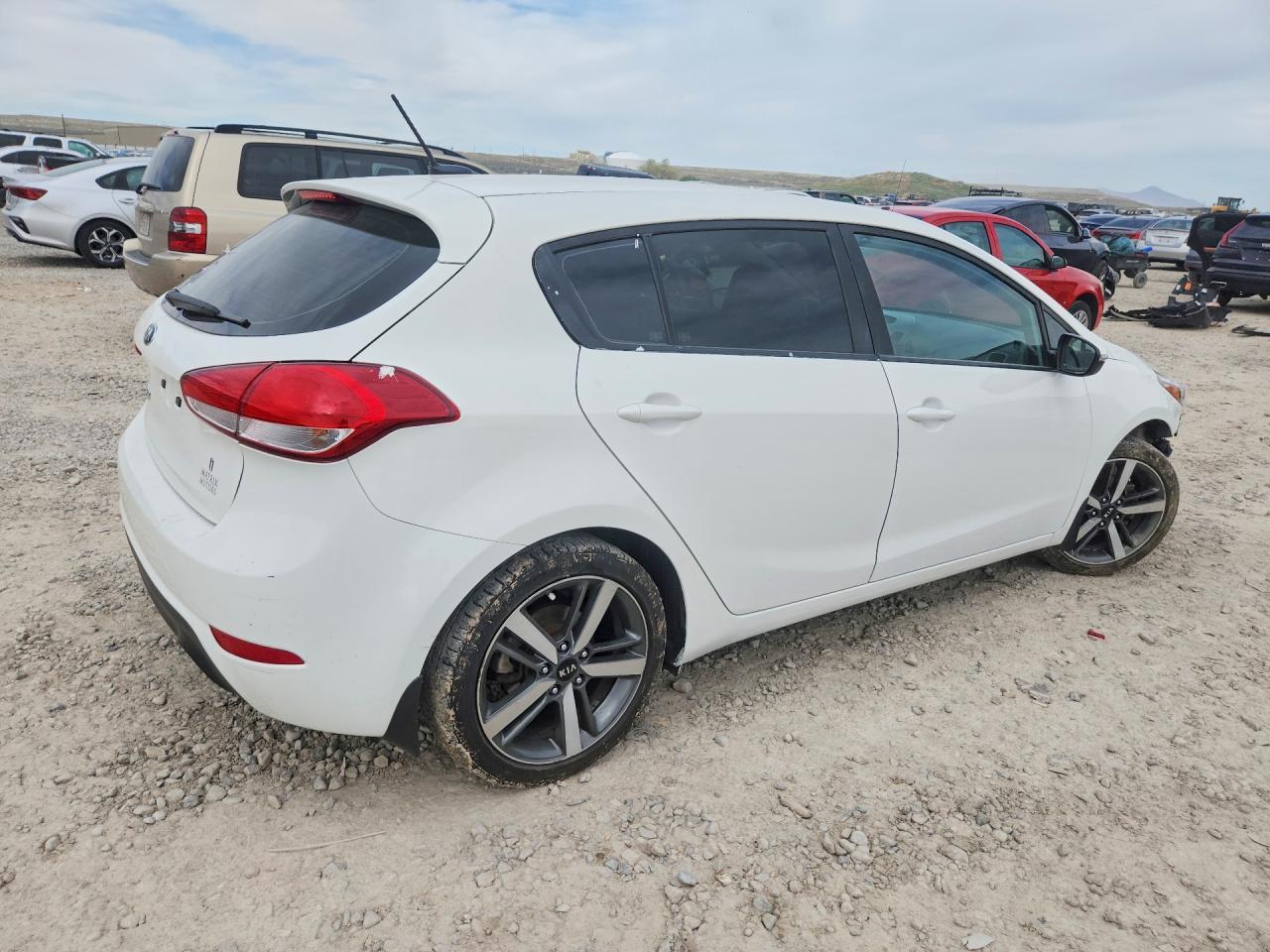 2017 KIA FORTE photo 5
