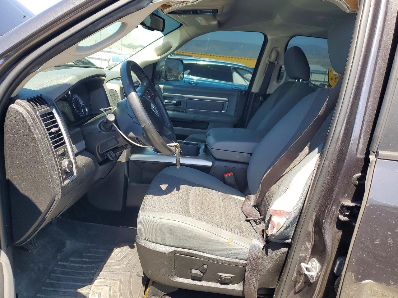 2017 RAM 1500 SLT photo 13