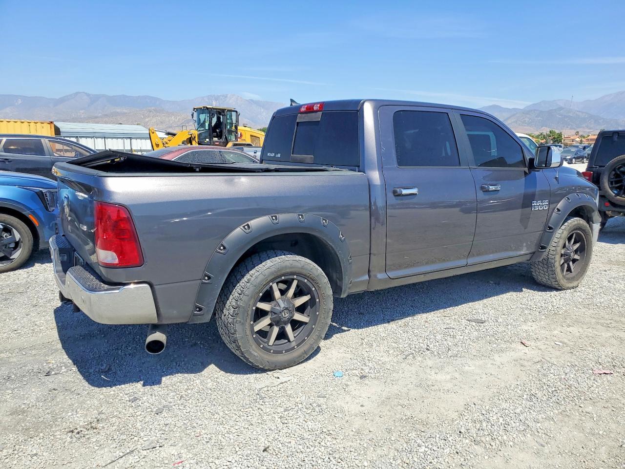 2017 RAM 1500 SLT photo 5