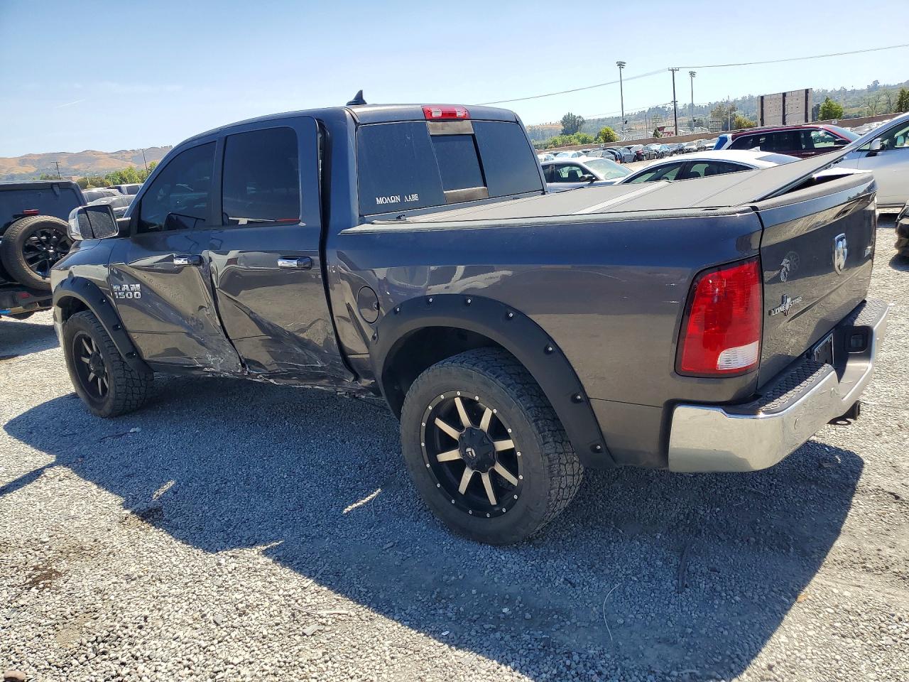 2017 RAM 1500 SLT photo 3