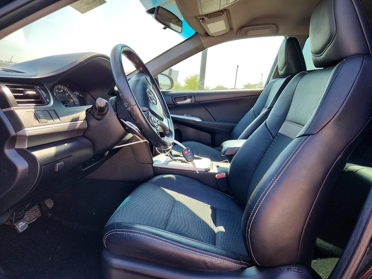 2013 TOYOTA CAMRY SE photo 13