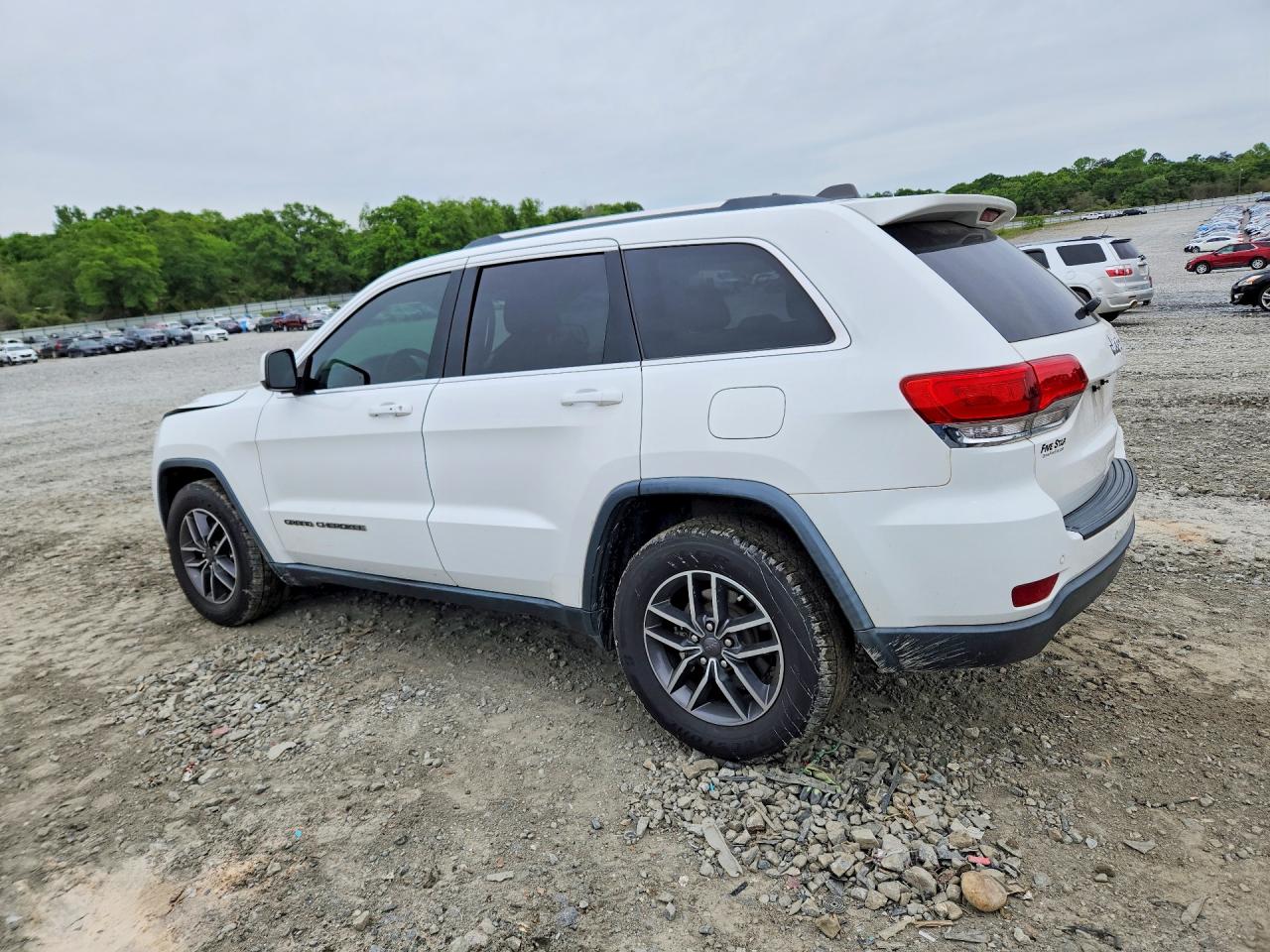 2019 JEEP GRAND CHEROKEE LAREDO photo 3