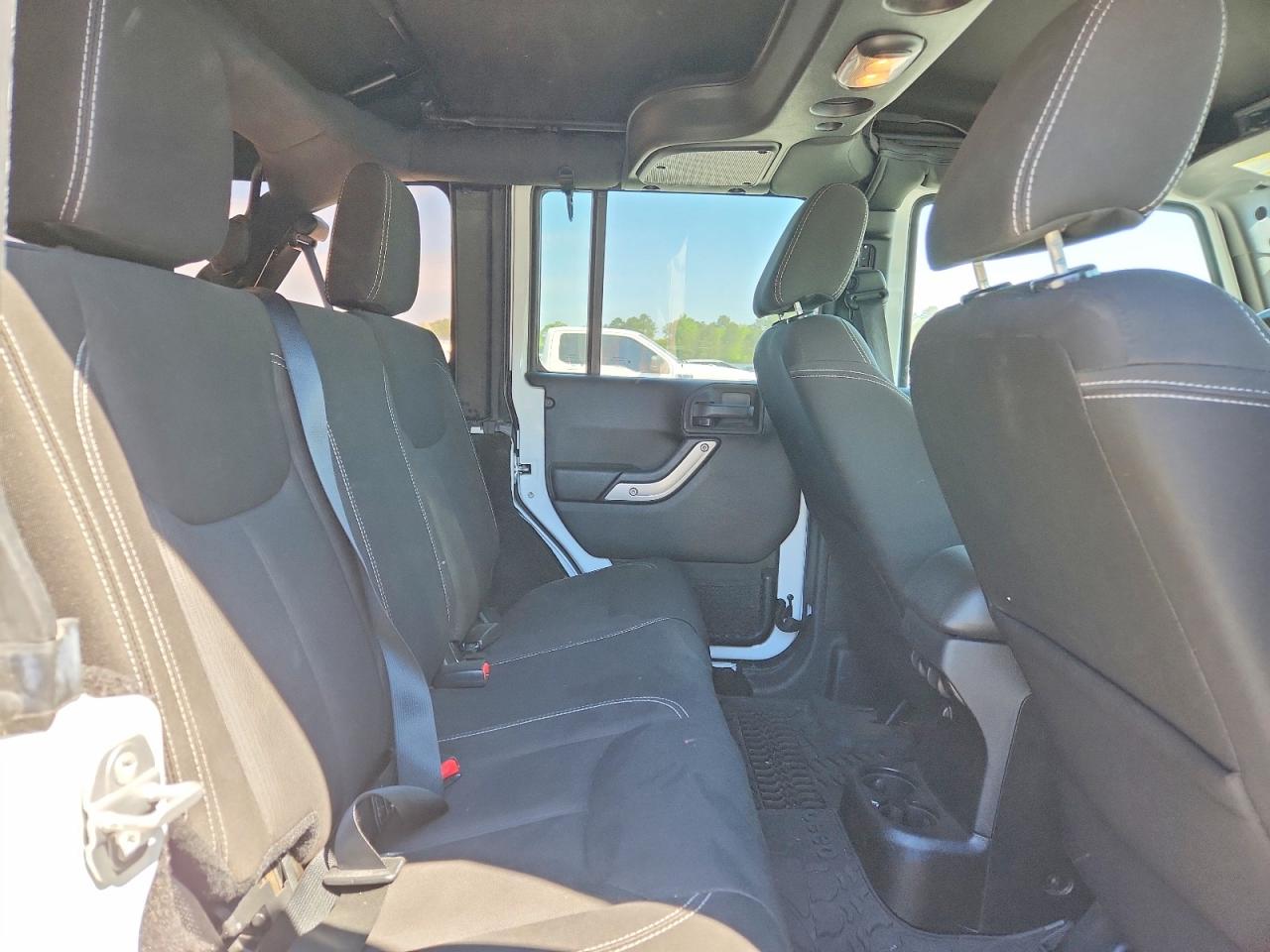 2015 JEEP WRANGLER UNLIMITED SAHARA photo 10