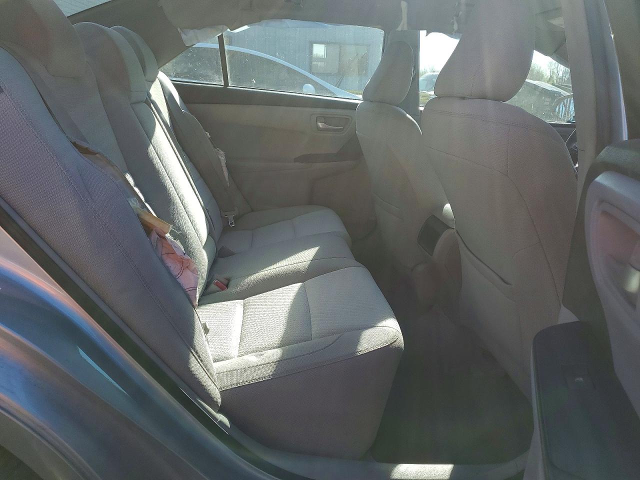 2015 TOYOTA CAMRY LE photo 19