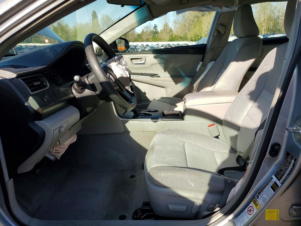 2015 TOYOTA CAMRY LE photo 13