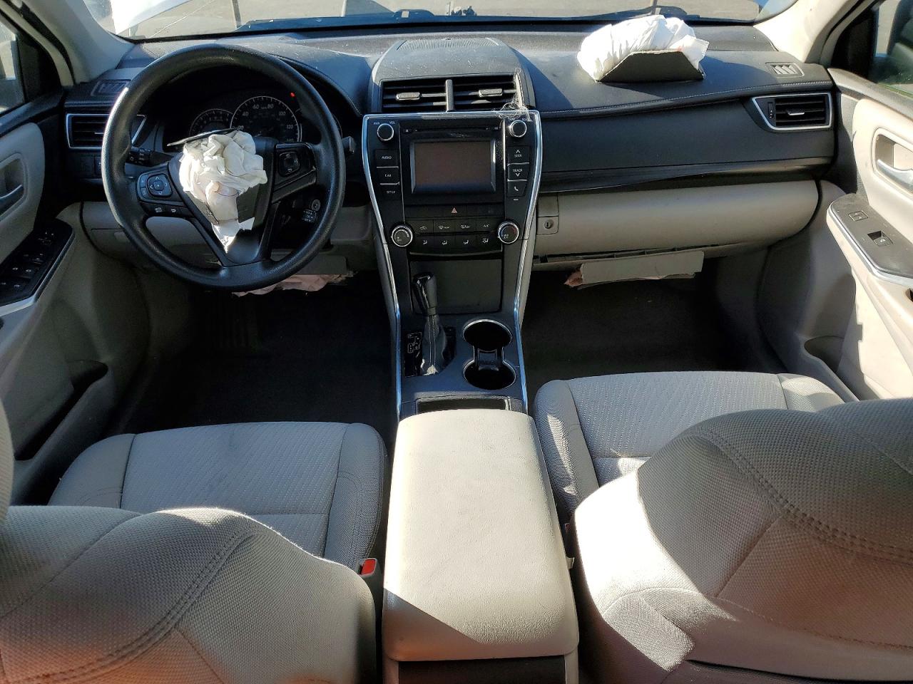 2015 TOYOTA CAMRY LE photo 15
