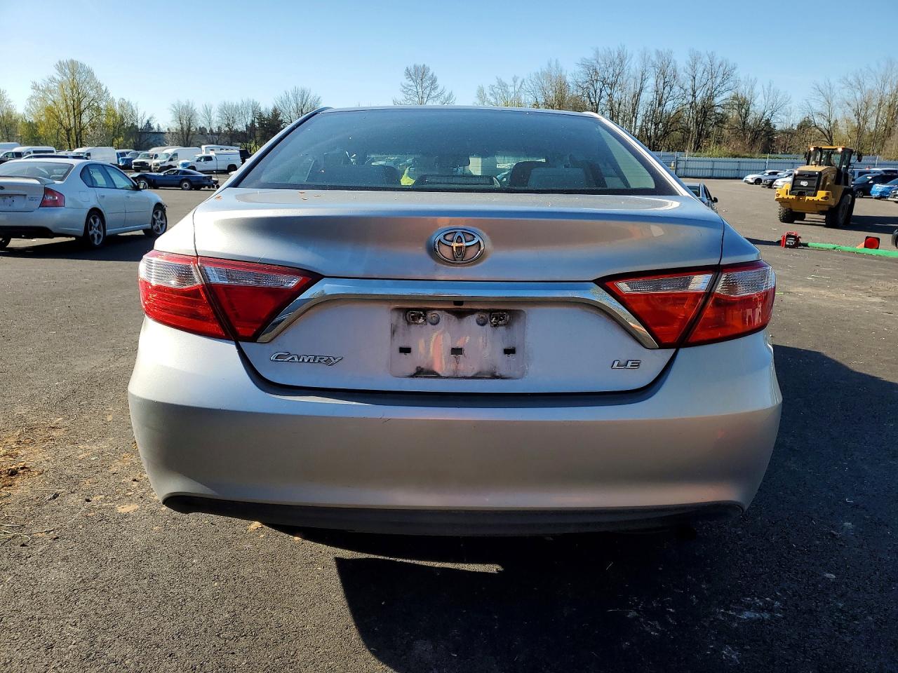 2015 TOYOTA CAMRY LE photo 11