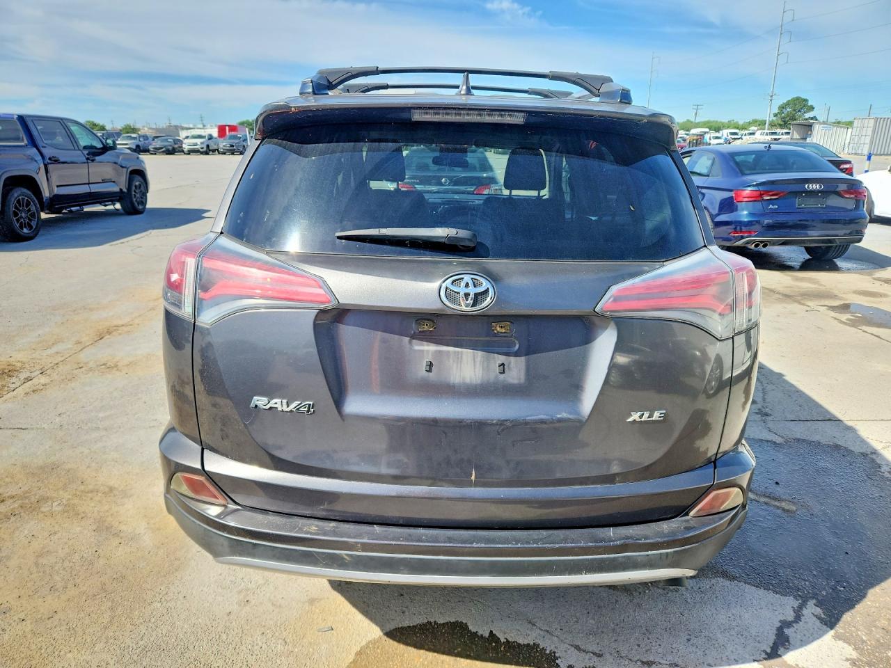 2017 TOYOTA RAV4 XLE photo 11