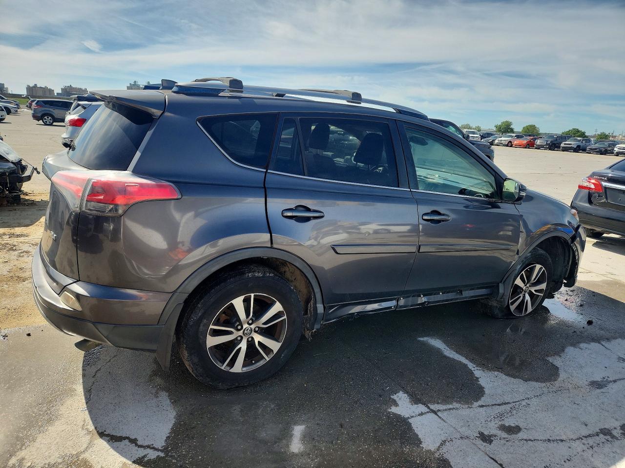 2017 TOYOTA RAV4 XLE photo 5