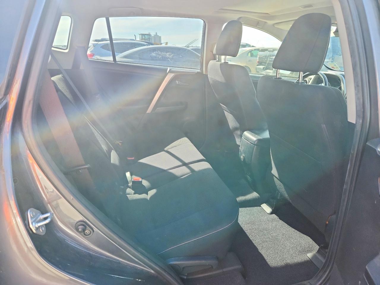 2017 TOYOTA RAV4 XLE photo 21