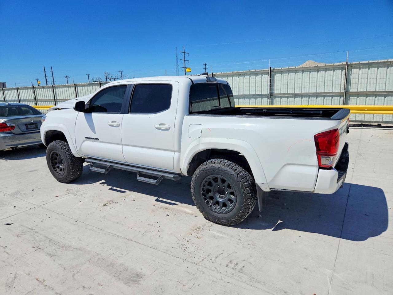 2017 TOYOTA TACOMA TRD SPORT photo 3