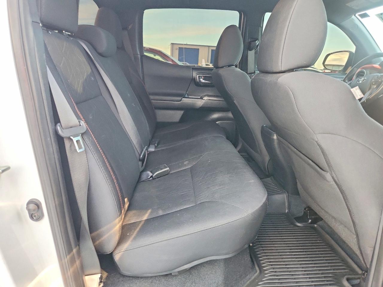 2017 TOYOTA TACOMA TRD SPORT photo 19